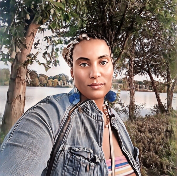 Meet your Posher, Danielle - Picture 1 of 4